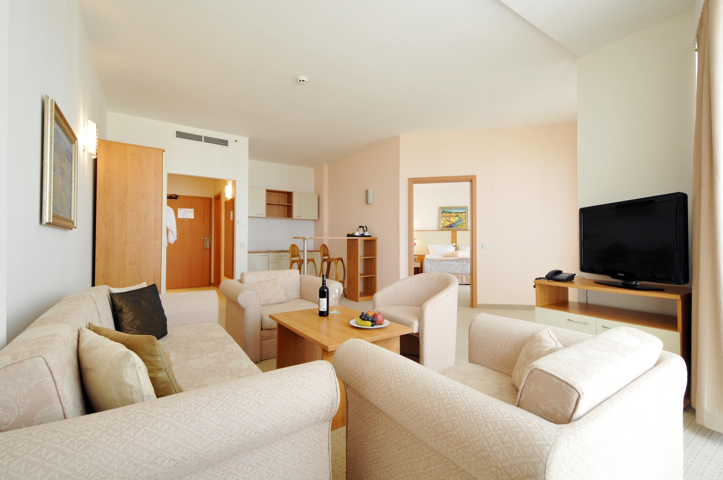 Apollo Spa Resort - Ultra All-Inclusive , Pools & Free Beach, Individual Ac In Every Room Golden Sands Room photo